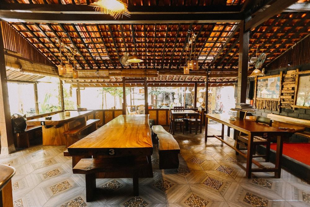 Vaccinated Staff - Oyo 1230 Kampoeng Osing Syariah Guesthouse Баньюванги Экстерьер фото
