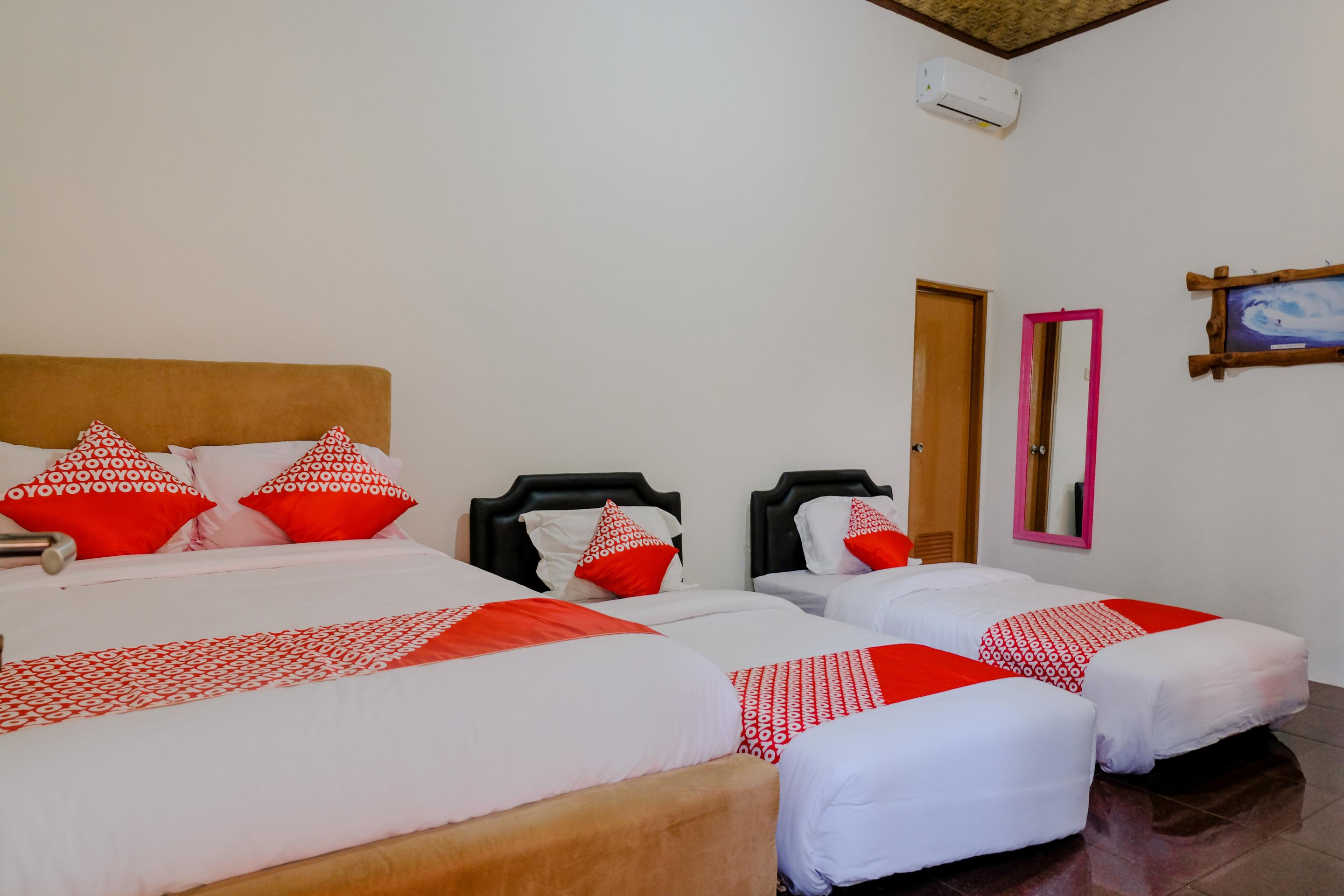 Vaccinated Staff - Oyo 1230 Kampoeng Osing Syariah Guesthouse Баньюванги Экстерьер фото