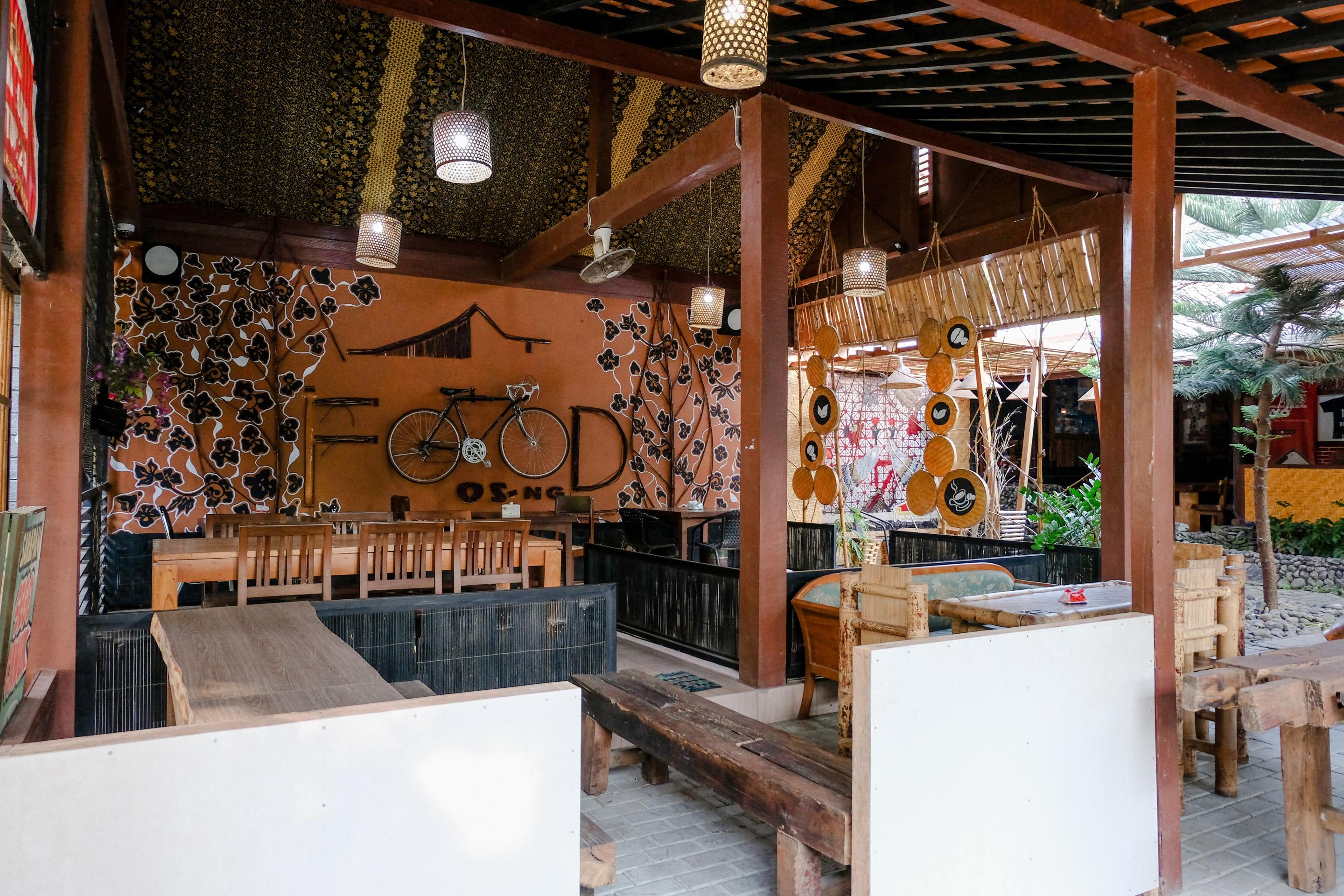 Vaccinated Staff - Oyo 1230 Kampoeng Osing Syariah Guesthouse Баньюванги Экстерьер фото