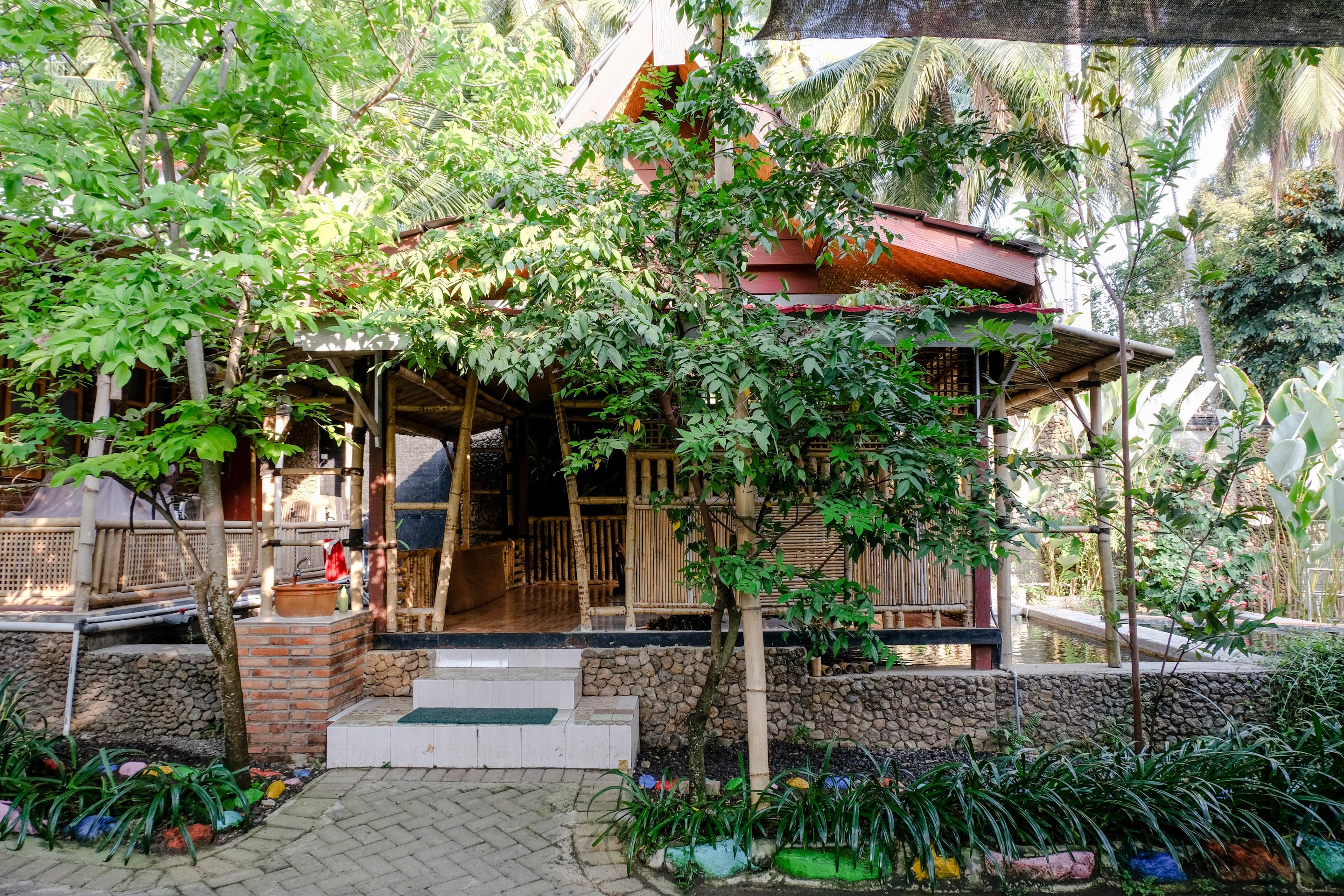 Vaccinated Staff - Oyo 1230 Kampoeng Osing Syariah Guesthouse Баньюванги Экстерьер фото