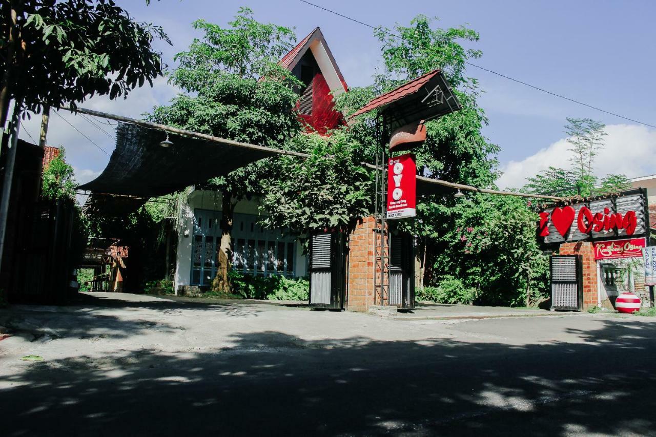 Vaccinated Staff - Oyo 1230 Kampoeng Osing Syariah Guesthouse Баньюванги Экстерьер фото