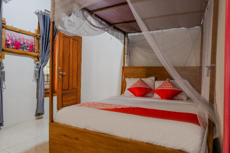 Vaccinated Staff - Oyo 1230 Kampoeng Osing Syariah Guesthouse Баньюванги Экстерьер фото