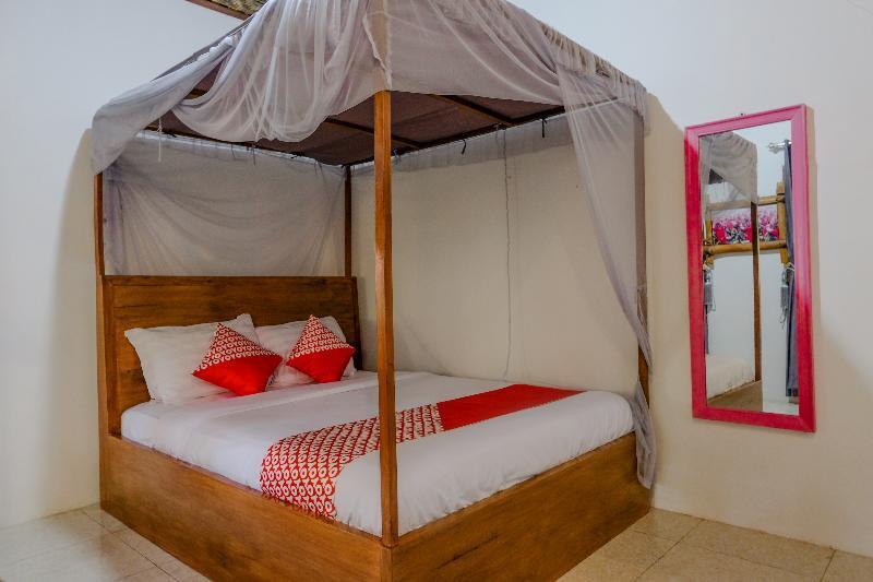 Vaccinated Staff - Oyo 1230 Kampoeng Osing Syariah Guesthouse Баньюванги Экстерьер фото